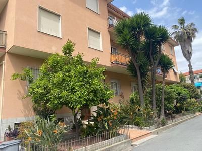 New apartment next to the sea