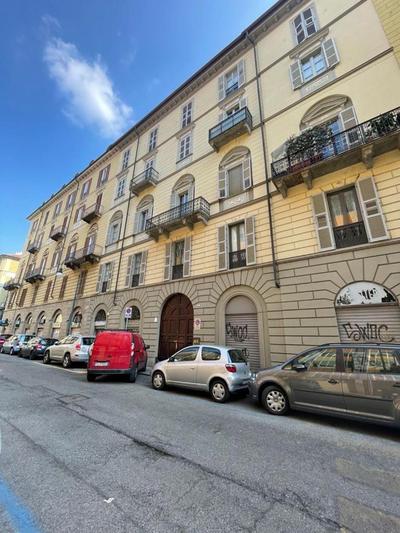 Centralissimo appartamento su due livelli "2" a 10 minuti a piedi dal Palazzo Reale