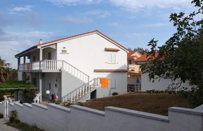 Ruhige Ferienwohnung mit Balkon und Terrasse