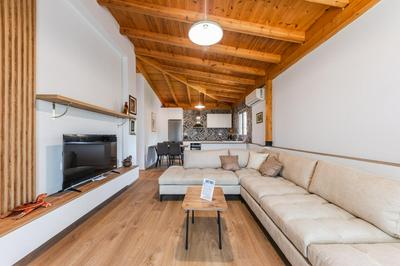 Beni's Villa Apartments by PS