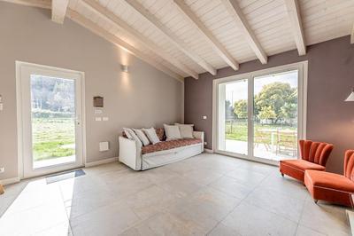 Charming one-floor villa with garden, car parking