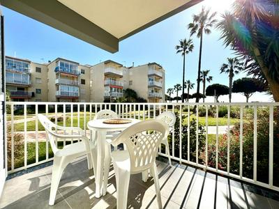 Apartamento con las vistas al mar