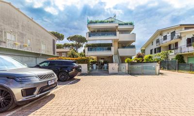 [Cervia - 100 mt dal mare ] Villetta con giardino privato e parcheggio
