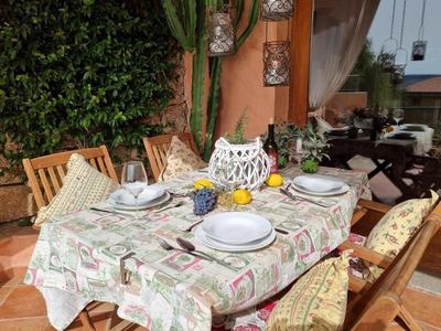 Ferienwohnung mit offenem Kamin, Außendusche, Terrasse und Meerblick