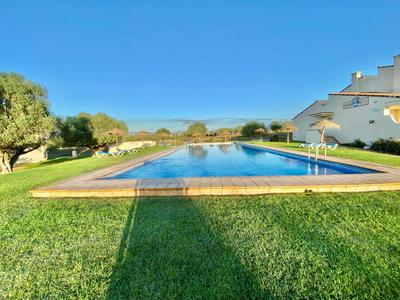 Apt. con vistas al campo de golf