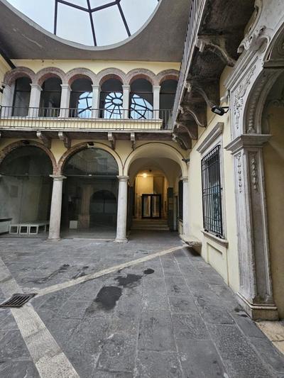LOGGIA delle MERCANZIE