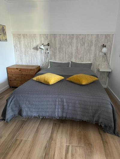 Island Paradise a studio with a kitchenette, private bathroom and balcony, in a complex with 3 swimming pools, 800m away from the ocean front