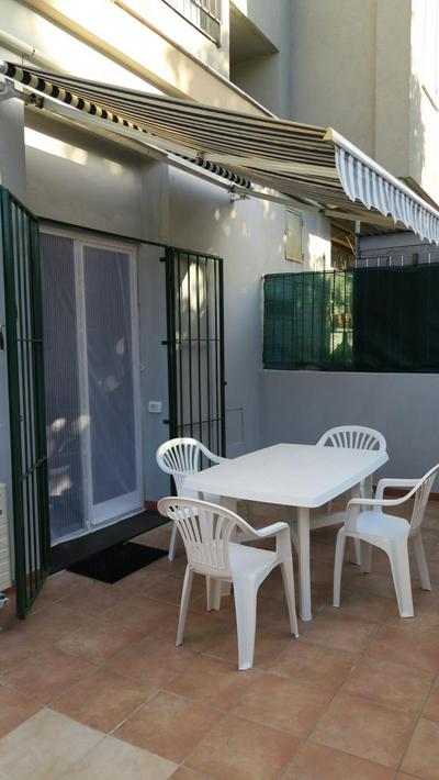 Karina, to the beach with terrace and private parking