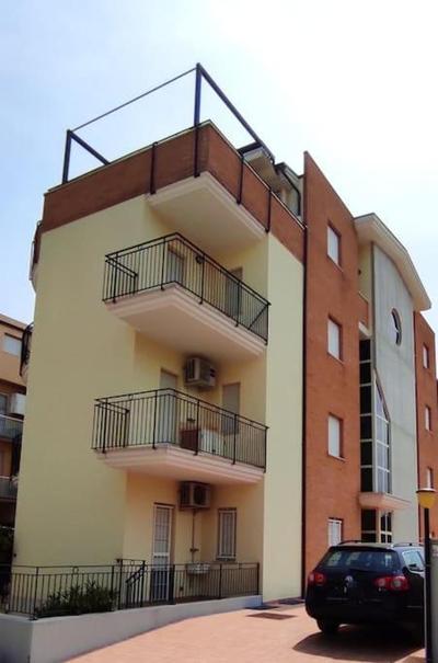 Sofisticato attico con ampia terrazza vista mare