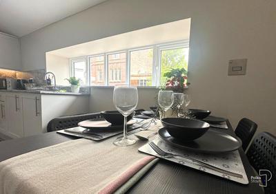 Hanley, Stoke - Modern Spacious Apartments by PolkaStays