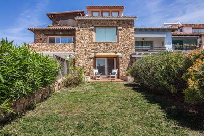 Sea View Studio with Private Garden and Parking!