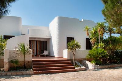 Villa Almandia, Capitolo, Monopoli