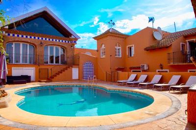 Villa con piscina en Marbella