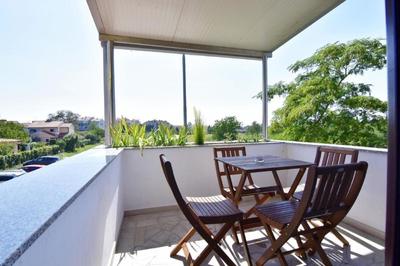 Große Wohnung in Umag mit Grill und Garten