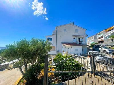 Ferienwohnung in Dramalj mit Terrasse und Meerblick
