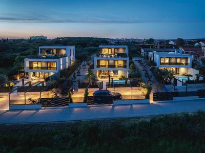 Villa Maria Luisa with padel court