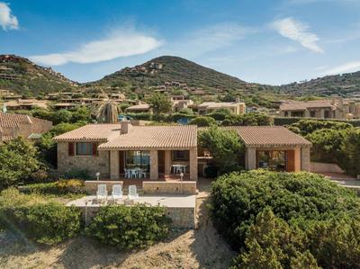 Wunderschöne Villa nur 100 m vom Meer entfernt mit herrlichem Blick