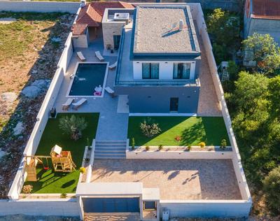 Villa Jollie with pool