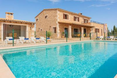 Schönes Landhaus mit eingezäuntem Pool für 10 Personen