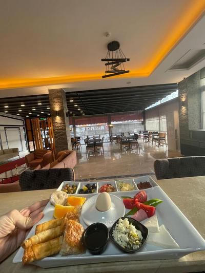 DEWY HOTEL - Image 23