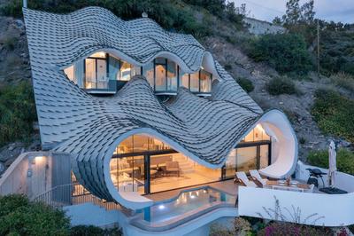 RentitSpain - Casa Acantilado - Lujo y Estilo Frente a la Costa Tropical