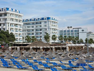 Bohemian Apt, Beachfront & Family Friendly - by BETA Premium