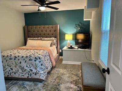 Serene 2BR in Sardis - Workspace - Fast Wi-Fi