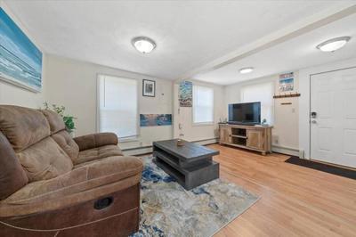 Oakland Beach Cottage - Sleeps up to 4
