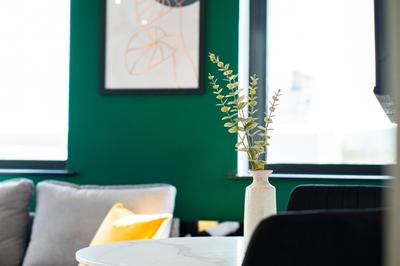 Midsummer House Premium Apartments with Sofa Beds & SKY TV & FREE Parking