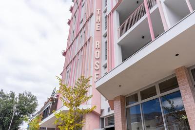 The Rose 506: Studio Apartment with Rooftop Pool