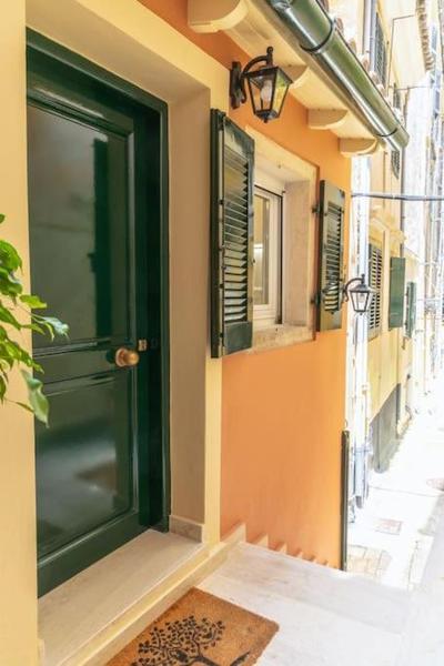 Piatta Medusa Venetian Flat in Corfu Old Town