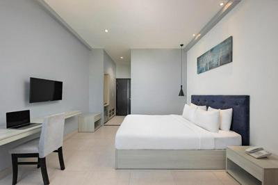 Salem Riverside Hotel Room