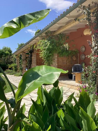 Bangallows Tartaya Residence