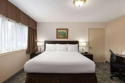 Travelodge by Wyndham Thunder Bay ON