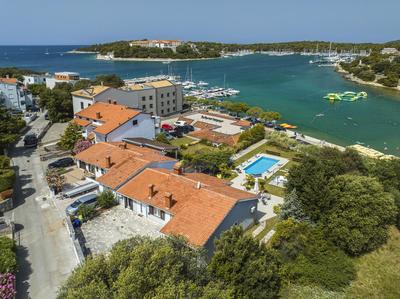 Villa Contessa Del Mar in Pula for 7 people only 200 meters from the beach & pet friendly