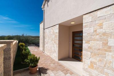 Villa Meadow with swimming pool