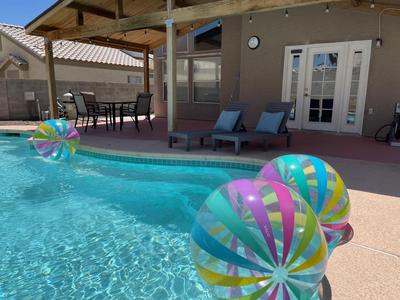 Newly Remodeled Pool Villa-Fast WiFi -Summerlin