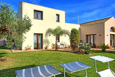 Villa Casale by PosarelliVillas