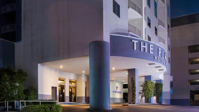 Ultimate Las Vegas Getaway One Bedroom Suite with Balcony, Kitchen, Gym, Pool & Free Parking