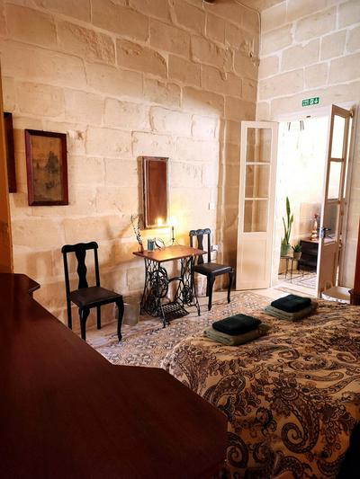 OnTheRocks - Holiday Home in Victoria, Gozo