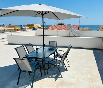 Blue Space 50 meters from the sandy beach, parking & wifi