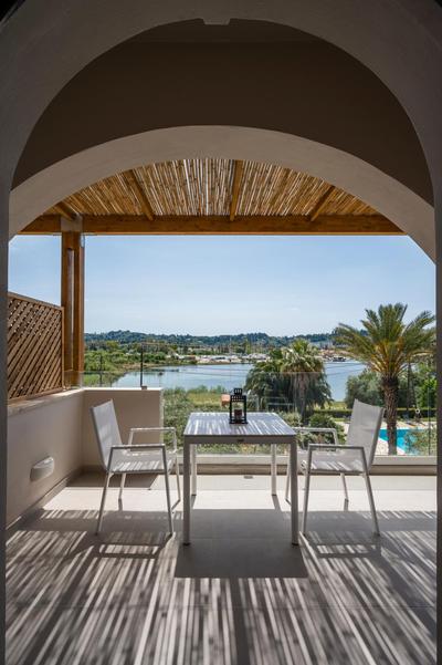 Loadstar Rooms & Suites