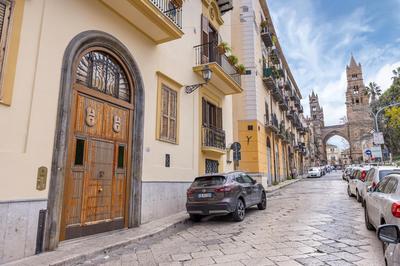 Behind the Cathedral apt