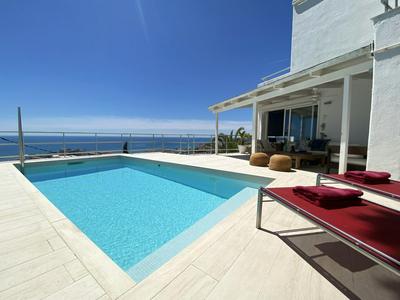 Villa Sitges Altavista Amazing View South oriented Calm Area AC Beach 2 minutes Drive and 18 minutes Walk