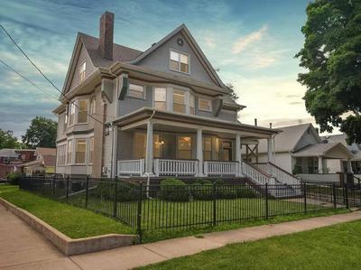 Roomy 3BR & 2BR Apartments near Universities