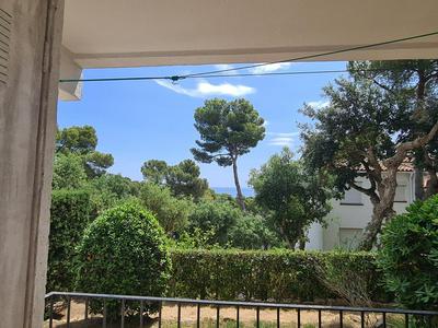 Apartment, short walk to the beach with aircon