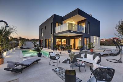 Villa Orion - Private Heated Pool, Sauna & Jacuzzi