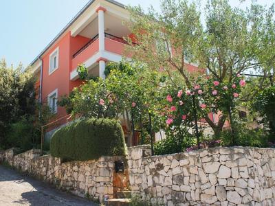 1 - Modern apt w big garden & terrace w sea view