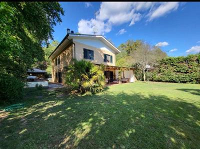 Villa Colli Verdi, met privé zwembad & 5 slaapkamers dicht bij Lucca en Pisa