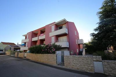 Villa Pino with Pool, Sauna & Jacuzzi 2